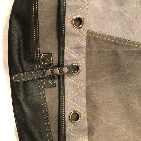 Canvas/leatherette messenger/laptop/satchel bag - Picture 2 of 11